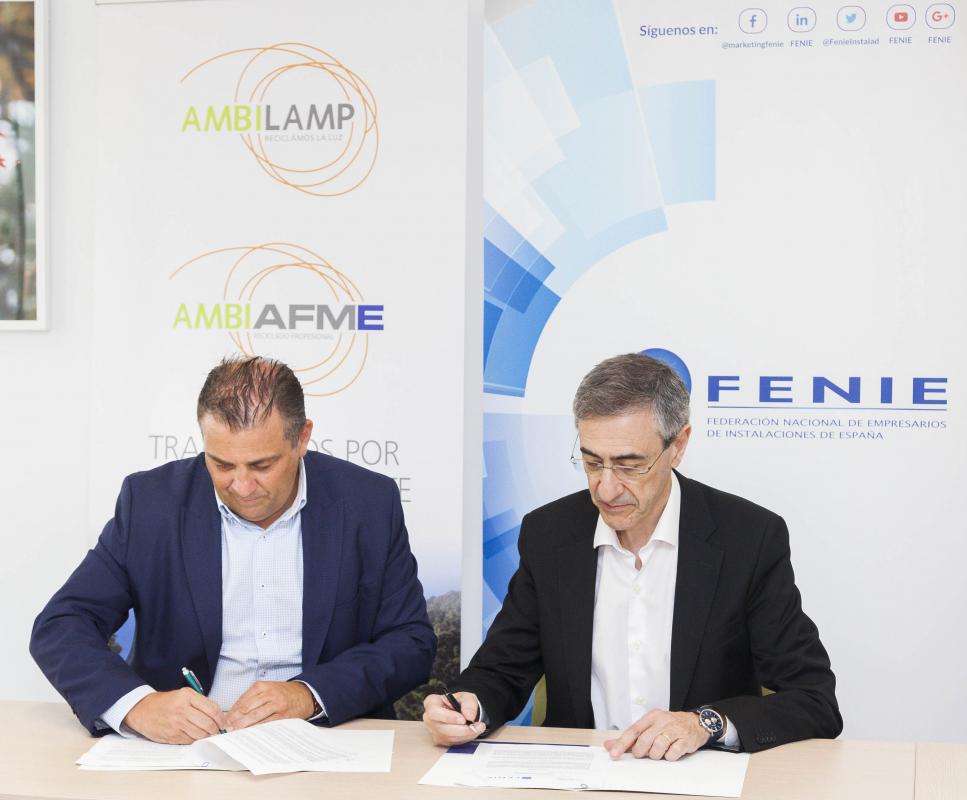 Firma acuerdo FENIE y AMBILAMP/AMBIAFME