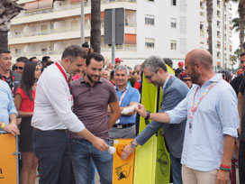 El Alcalde de Cullera y el Presidente de la Diputación de Valencia apoyan el reciclaje de bombillas